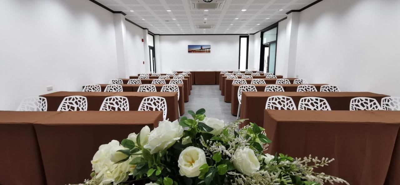 Lux Boutique Hotel Nonthaburi Bagian luar foto